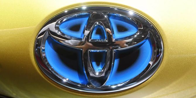 Ein Toyota-Logo, aufgenommen am zweiten Pressetag des Internationalen Automobilsalons Paris.