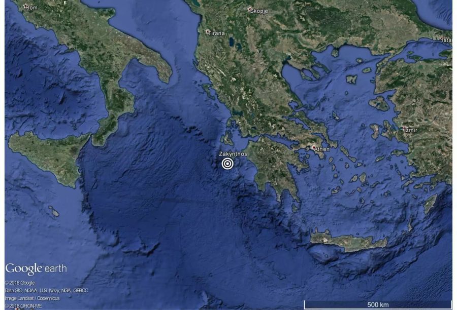 Die Satellitenaufnahme zeigt die griechische Insel Zakynthos und eine Markierung über dem Zentrum eines Erdbebens rund 44 Kilometer westlich von Zakynthos.