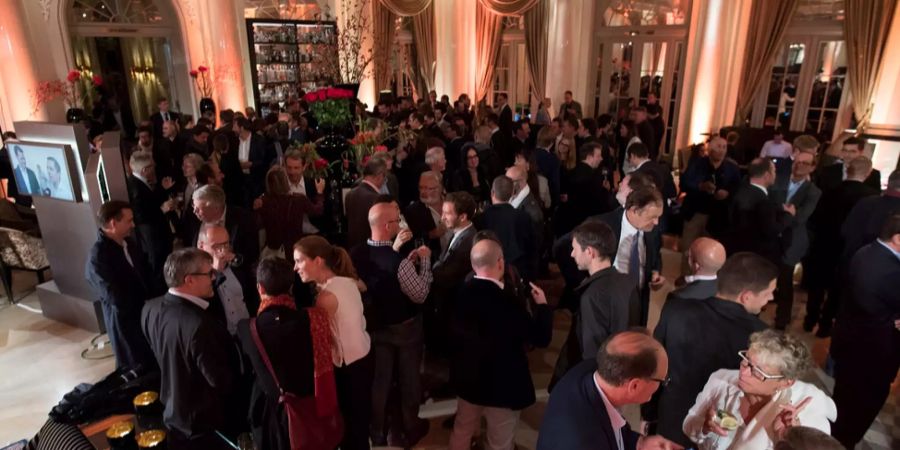 Ein Blick während der sogenannten «Nacht der langen Messer», am Dienstag, 19. September 2017 im Hotel Bellevue in Bern.