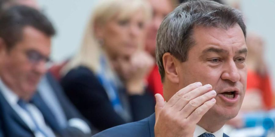 Markus Söder (CSU), Ministerpräsident von Bayern, hält zu Beginn der letzten Plenarsitzung im bayerischen Landtag seine zweite Regierungserklärung.