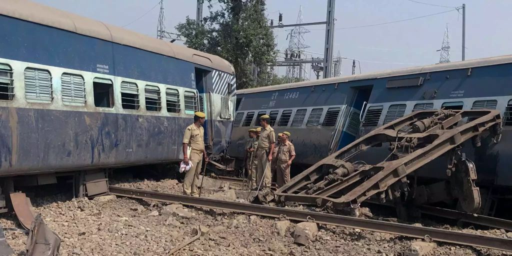 Mindestens Sieben Personen Sterben Bei Zugentgleisung In Indien