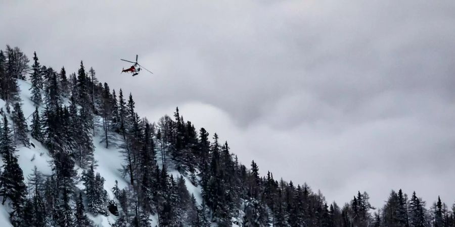 Helikopter in den Bergen