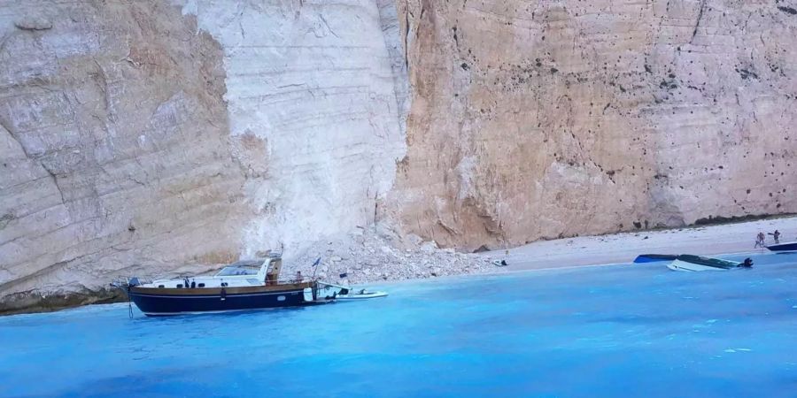 Der Bergsturz an einer Klippe der griechischen Insel Zakynthos.