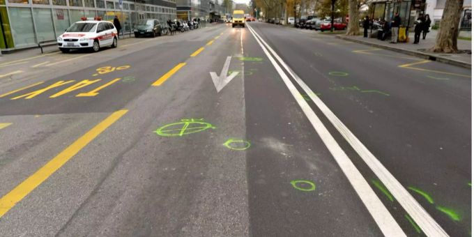 Bei dem Unfall in Genf Mitte November 2013 starb eine Person. Bei dem Unfall in Genf Mitte November 2013 starb eine Person.