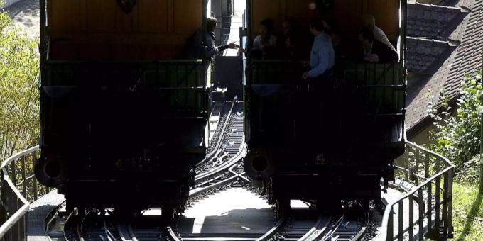 Die Standseilbahn rollt momentan nicht. Die Standseilbahn rollt momentan nicht.