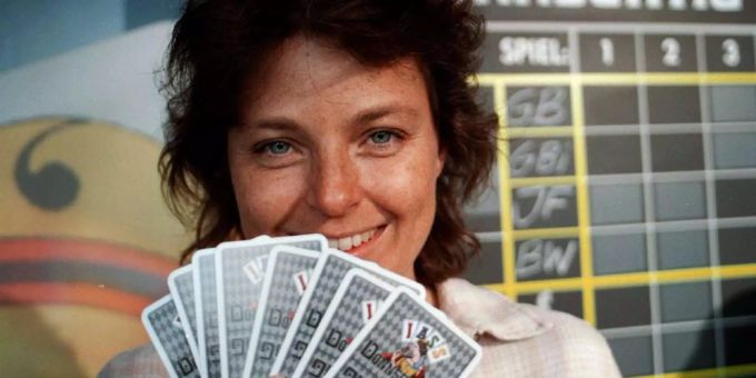 Monika Fasnacht moderierte am 10. Juli 1997 erstmals den «Donnschtig Jass» im Zirkuszelt in Stansstad. Monika Fasnacht moderierte am 10. Juli 1997 erstmals den «Donnschtig Jass» im Zirkuszelt in Stansstad.