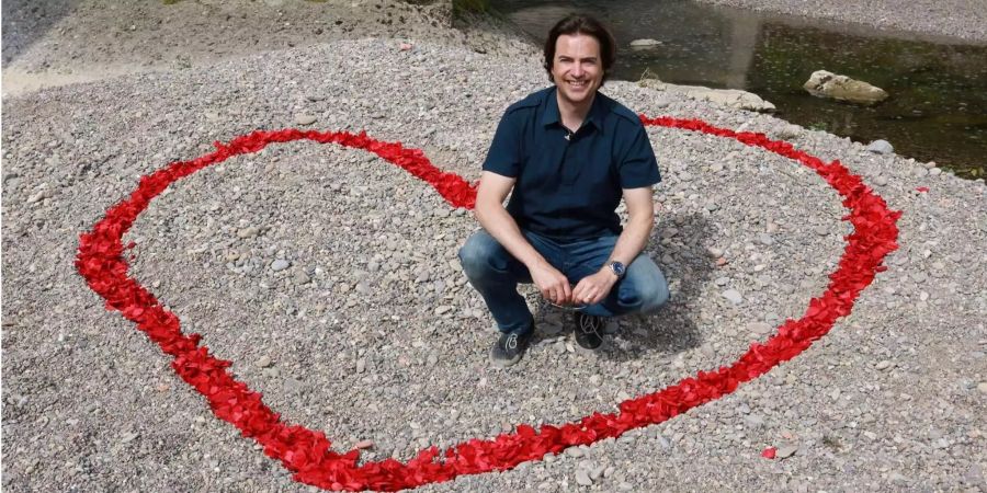 Jorim Schäfer-Truffer setzt auf Rosen, um am 01. Juli die Wahl in den Stadtrat zu schaffen.