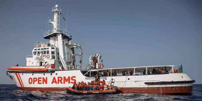 Flüchtlingsschiffe sollen künftig nicht mehr in Italien anlegen dürfen. Flüchtlingsschiffe sollen künftig nicht mehr in Italien anlegen dürfen.