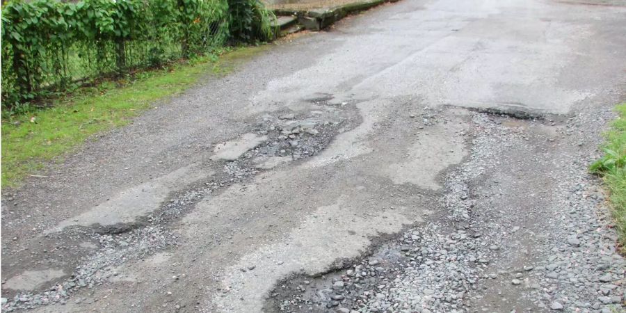 Durch den schlechten Zustand vieler Strassen und die leichtsinnige Fahrweise kommt es häufig zu Unfällen in Nepal. (Symbolbild)