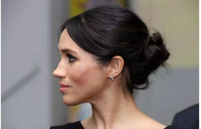 Simple yet powerful: the Pyrex spiral earrings - Meghan's favorite jeweler - cost 1,730 francs.