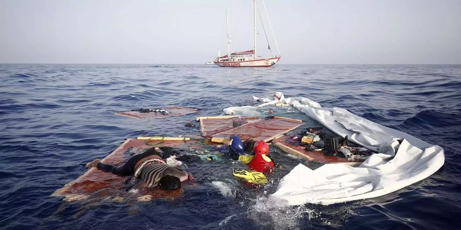 Am Dienstag fanden die Retter von «Open Arms» die Überlebende und die beiden Toten im Meer treibend.