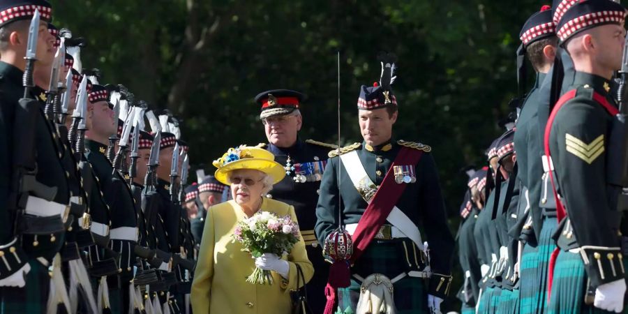 Königin Elizabeth II. während der Schlüsselzeremonie in Schottland.