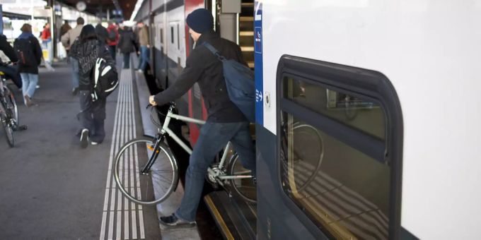 Ab 2021 muss auf den IC-Verbindungen der Platz für ein Velo reserviert werden. Schweizerische Bundesbahnen