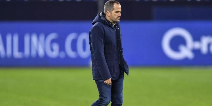 Auch Trainer Manuel Baum konnte die Negativserie beim FC Schalke 04 nicht stoppen. Foto: Martin Meissner/Pool AP/dpa