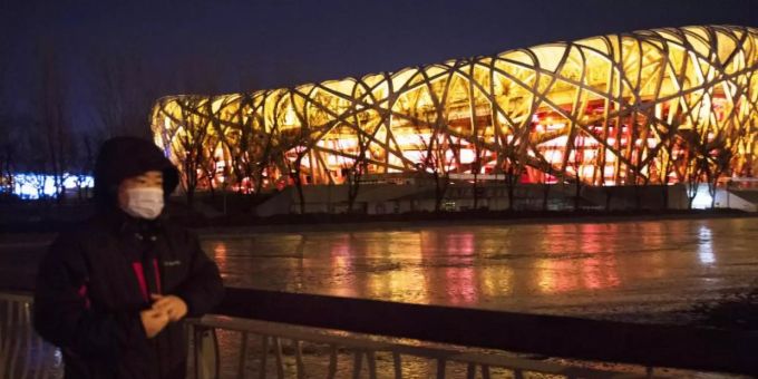 Das Nationalstadion in Peking, das den Spitznamen «Vogelnest» trägt. Die Olympischen Winterspiele in Peking sollen am 4. Februar 2022 eröffnet werden. Foto: -/kyodo/dpa Olympia 2022 Peking