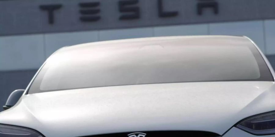 Ein unverkauftes 2018 Modell X 100d bei einem Tesla-Händler. Foto: David Zalubowski/AP/dpa