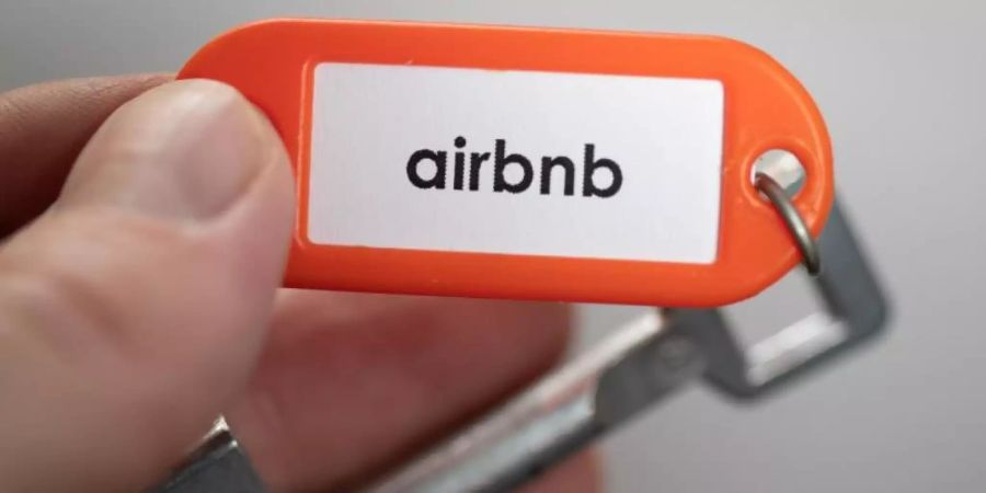 Wann genau der mit Spannung erwartete Börsengang von Airbnb erfolgen soll und wie viele Aktien dabei zu welchem Preis angeboten werden, bleibt weiterhin unklar. Foto: Friso Gentsch/dpa