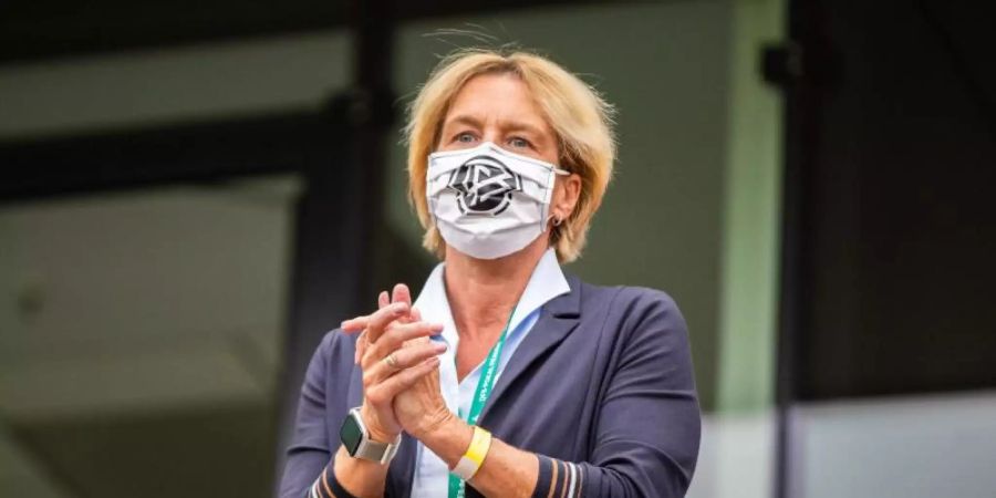Setzt auf Rotation: Frauen-Bundestrainerin Martina Voss-Tecklenburg. Foto: Marcel Kusch/dpa