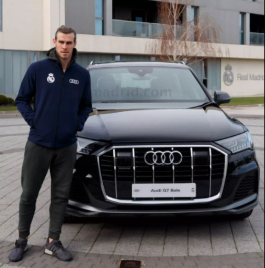 Gareth Bale vor seinem Audi Q7, welchen er während seiner Zeit bei Real Madrid fuhr.