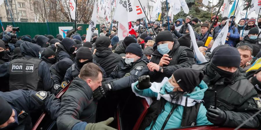 Ukrainian small businessmen protest in Kiev