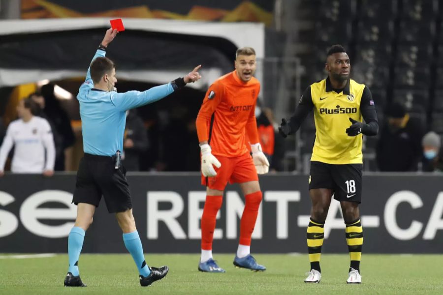 Jean-Pierre Nsame fliegt in der Europa League gegen Cluj vom Platz.