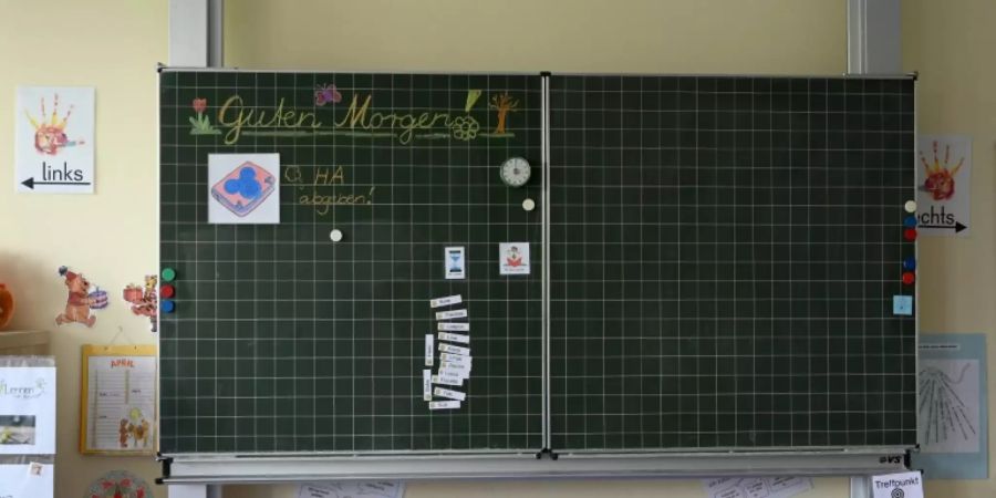Tafel in einer Grundschule in Eichenau