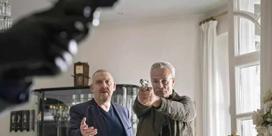 Beliebt: die Kommissare Max Ballauf (Klaus J. Behrendt, r) und Freddy Schenk (Dietmar Bär). Foto: Thomas Kost/WDR/ARD/dpa