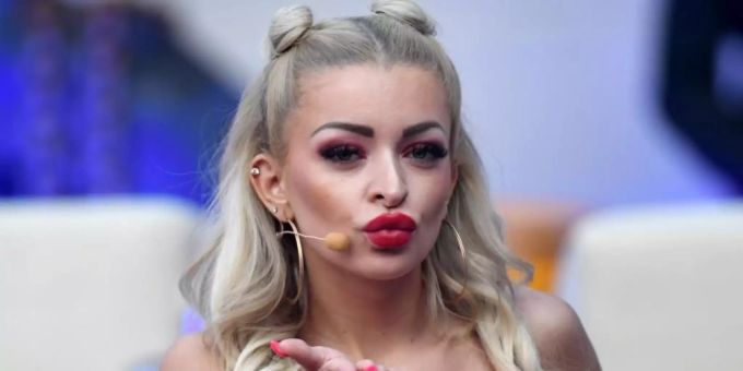 Katja Krasavice bei einem Auftritt in der Sat.1-Show "Promi Big Brother 2018". Foto: Henning Kaiser/dpa Katja Krasavice bei einem Auftritt in der Sat.1-Show "Promi Big Brother 2018". Foto: Henning Kaiser/dpa