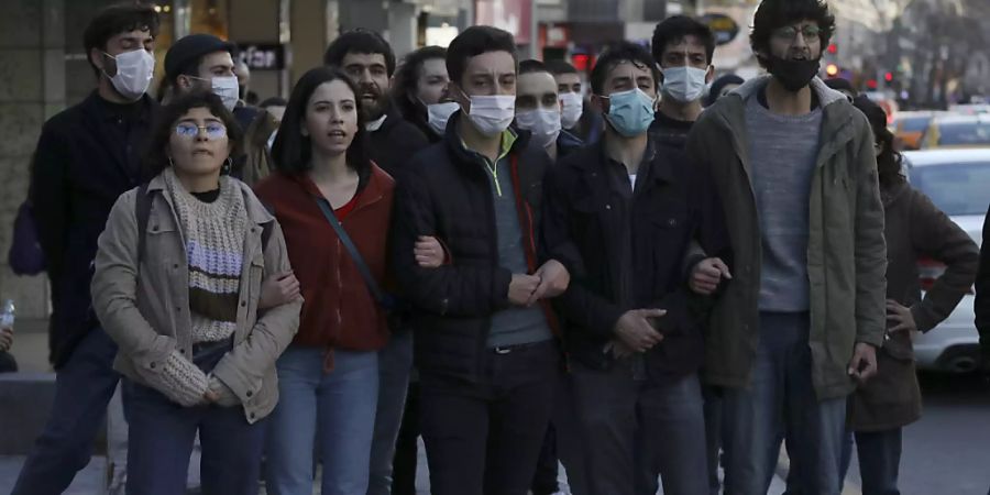 Auch in Ankara demonstrieren Studenten gegen die Ernennung eines neuen Rektors in Istanbul durch Präsident Erdogan. Foto: Burhan Ozbilici/AP/dpa