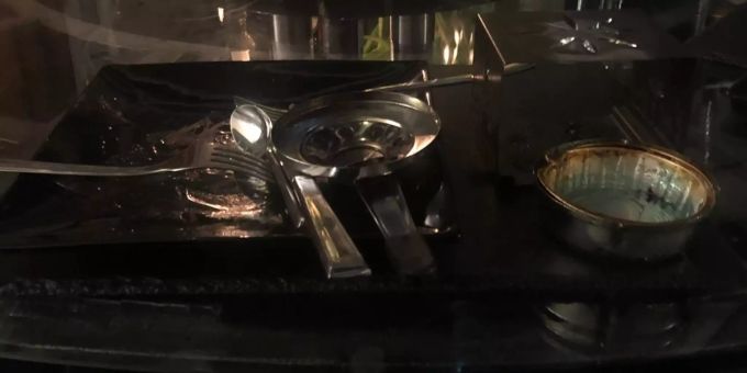 Frau durch Brennpaste verletzt.