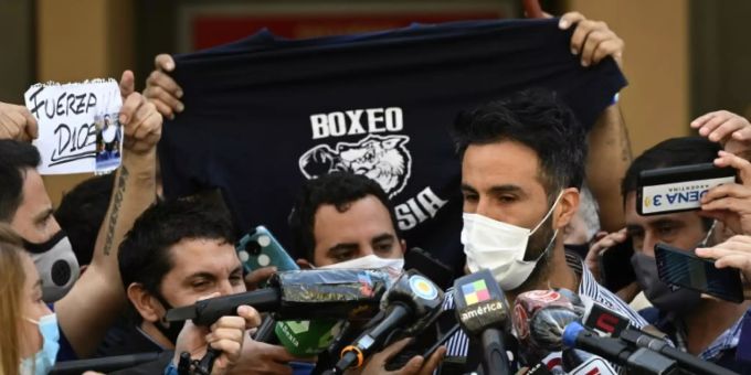 Maradonas Leibarzt Luque informiert die Medien