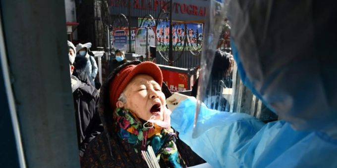 Corona-Test bei einer Anwohnerin in Shijiazhuang heihe corona