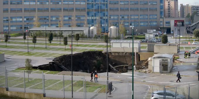 In Neapel ist der Parkplatz eines Krankenhauses eingestürzt. Neapel