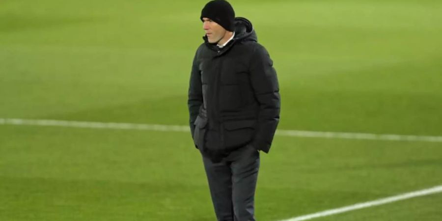 Zinedine Zidane darf bei Real Madrid an der Seitenlinie stehen. Foto: Manu Fernandez/AP/dpa