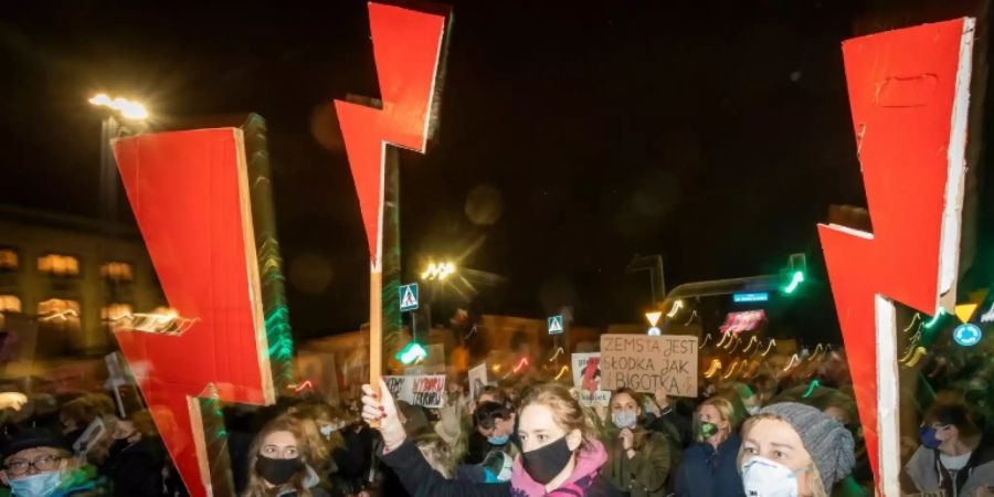 Der rote Blitz ist das Symbol der Protestbewegung