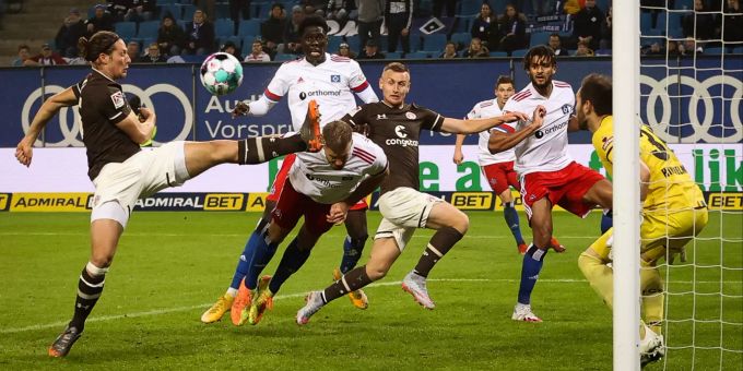 Das Derby zwischen dem HSV und dem FC St.Pauli ist hart umkämpft. HSV