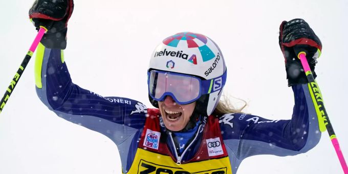 Marta Bassino jubelt über ihren Sieg am Samstag in Courchevel. Courchevel