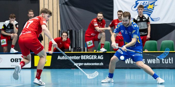Tim Schwendimann (l.) und Co. verlieren Halbfinal-Spiel 3 gegen die Kloten-Dietlikon Jets klar. UHC Thun