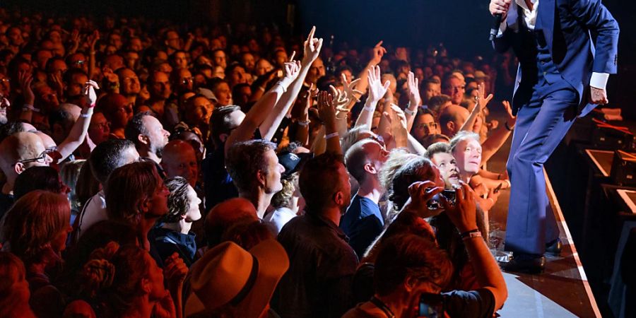 Der Australische Musiker Nick Cave und seine Band The Bad Sees am Montreux Jazz Festival 2022. (Archivbild)