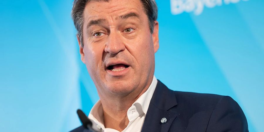 Markus Söder (CSU), Ministerpräsident von Bayern, spricht nach einem Treffen der Ministerpräsidenten von Bayern und Hessen auf der Burg Alzenau. Foto: Sebastian Gollnow/dpa