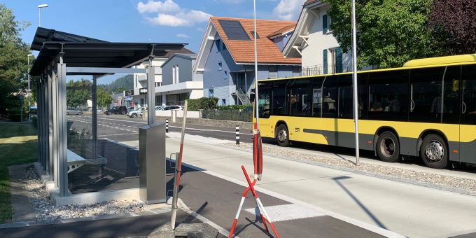 An dieser Bushaltestelle hat eine Thunerin (25) Ärger mit dem örtlichen ÖV-Betreiber. Bus Thun