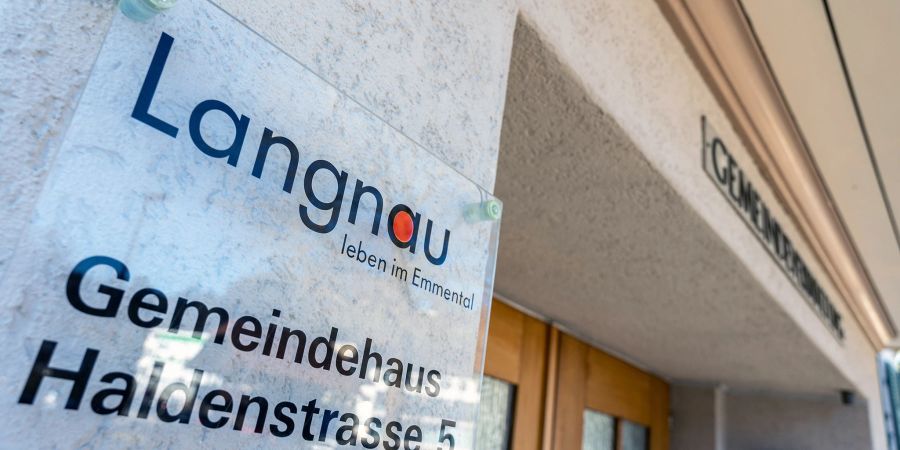 Im Gemeindehaus an der Haldenstrasse befindet sich einen Teil der Gemeindeverwaltung von Langnau im Emmental.