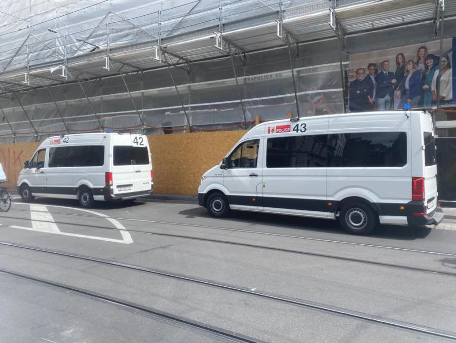 In Basel steht die Polizei bereit – auch von Bern kam Unterstützung.