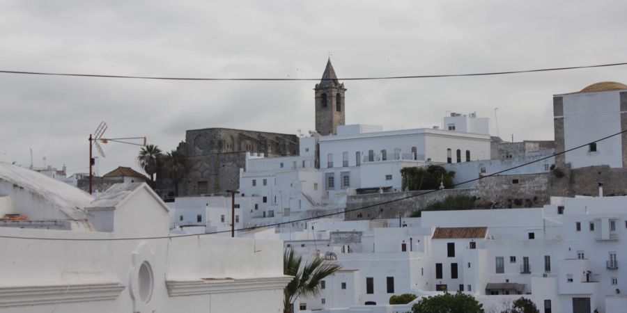 Gebäude weiss Spanien Kirchturm