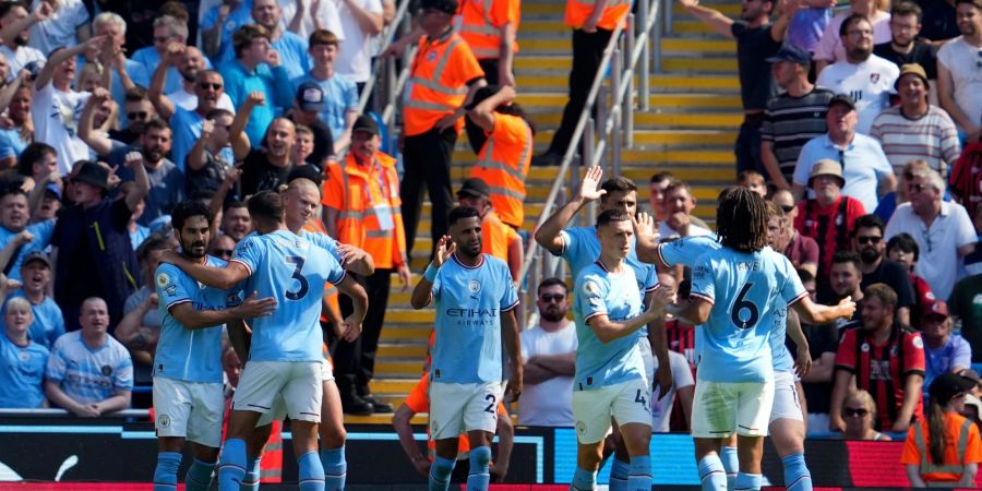 Ilkay Gündogan (l) brachte Manchester City gegen AFC Bournemouth mit 1:0 in Führung.