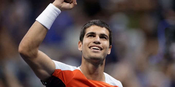 Hat das Viertelfinale erreicht: Der Spanier Carlos Alcarez jubelt nach einem Punktgewinn. Hat das Viertelfinale erreicht: Der Spanier Carlos Alcarez jubelt nach einem Punktgewinn.