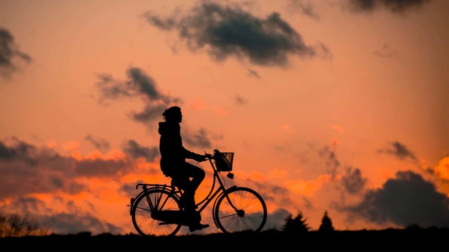 Frau Sonnenuntergang Velo Landschaft