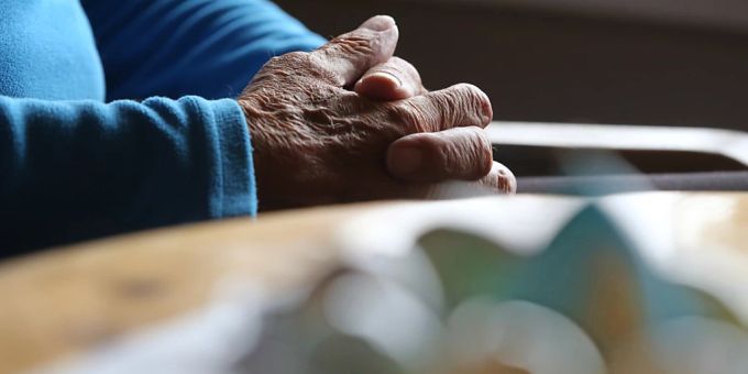 Wegen eines lange zurückliegenden Bankrotts muss ein Italiener im Alter von 94 Jahren eine Gefängnisstrafe antreten. (Symbolbild) Alter von 94