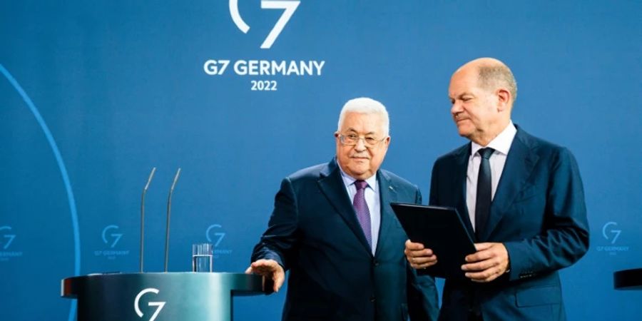 Scholz (r.) und Abbas bei der Pressekonferenz