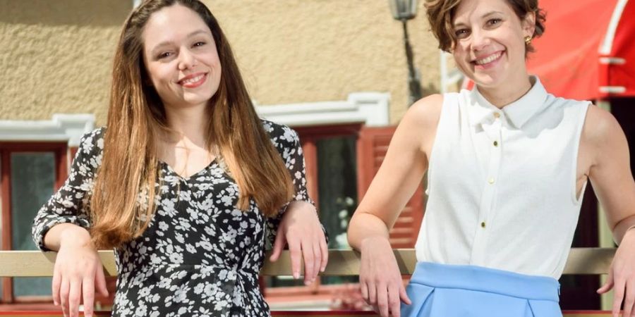 Aylin Ravanyar (l.) als Valentina Saalfeld und Dorothée Neff (r.) als Eleni Schwarzbach sind die Neuen bei «Sturm der Liebe».